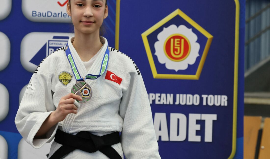 Havva Sena’dan Avrupa Kupası’nda Bir Madalya Daha Konya Büyükşehir Belediyesporlu judocu Havva Sena Tokmak, Berlin’de düzenlenen Avrupa