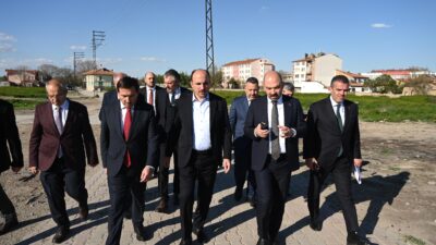 Konya’da Kentsel Dönüşüm ve Çarşıda Yoğun Mesai Konya Büyükşehir Belediye Başkanı Uğur İbrahim Altay, Akçeşme Mahallesi’nde yürütülen