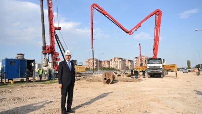 Konya’da Otogar Kavşağına Üç Katlı Çözüm Konya’da Otogar Kavşağı projesi hızla devam ediyor. Üç katlı kavşak