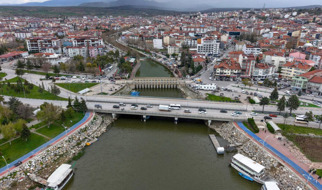 Beyşehir Gölü Yağışlarla Yeniden Su Kazandı Konya’da son aylarda etkili olan yağışlar Beyşehir Gölü’nü yeniden canlandırdı.