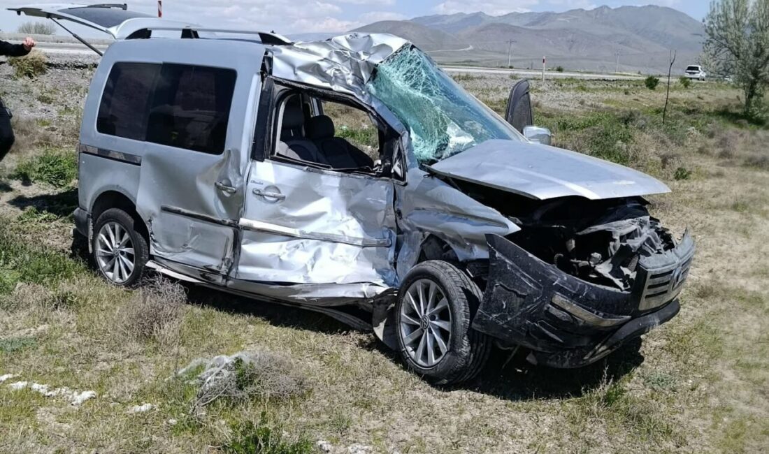 Karapınar’da Feci Kaza: Otomobil Sürücüsü Hayatını Kaybetti Konya’nın Karapınar ilçesinde TIR ile otomobilin çarpıştığı kazada sürücü Hamdi