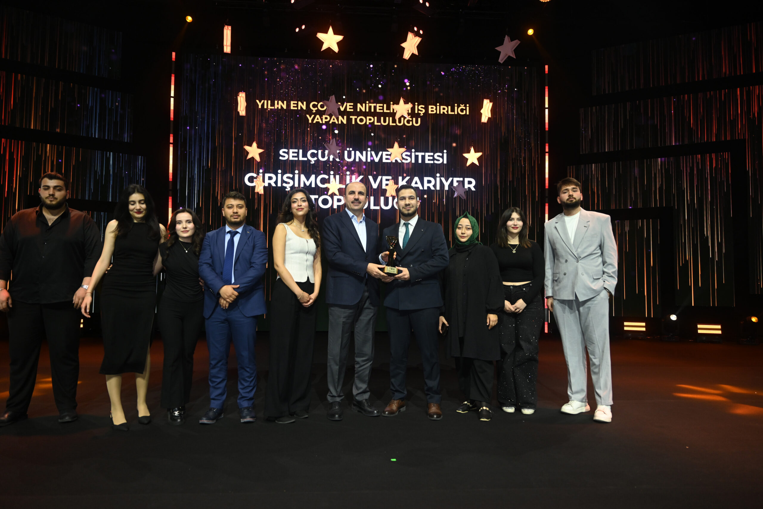Konya Büyükşehir Belediyesi Gençlik Meclisi tarafından düzenlenen Topluluk Ödülleri programı