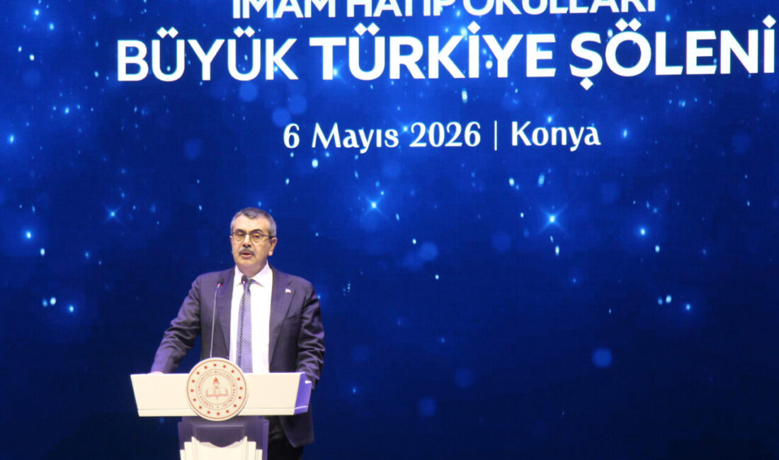 Bakan Tekin: Çocuklarımızı ekranların insafına terk etmemeliyiz Konya'da düzenlenen şölende konuşan Bakan Yusuf Tekin, çocukların zihnini ve