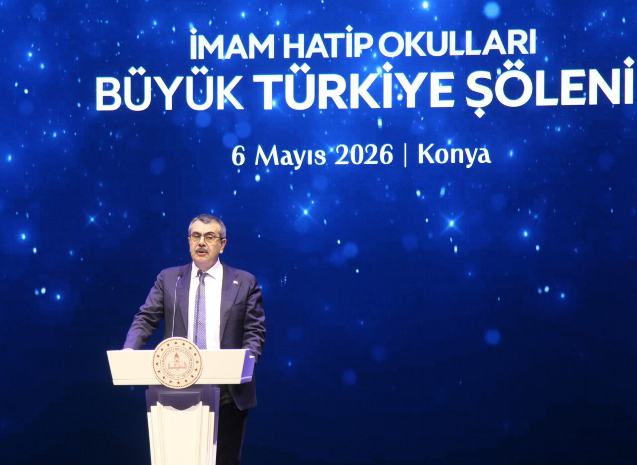 Konya'da düzenlenen şölende konuşan Bakan Yusuf Tekin, çocukların zihnini ve