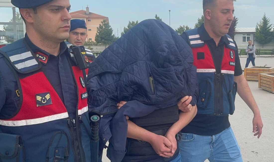 Beyşehir’deki Silahlı Kavga Kanlı Bitti: 4 Şüpheli Tutuklandı Konya Beyşehir'de borç meselesi yüzünden çıkan tartışmada sırtından vurularak hayatını