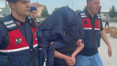 Beyşehir’deki Silahlı Kavga Kanlı Bitti: 4 Şüpheli Tutuklandı Konya Beyşehir'de borç meselesi yüzünden çıkan tartışmada sırtından vurularak hayatını