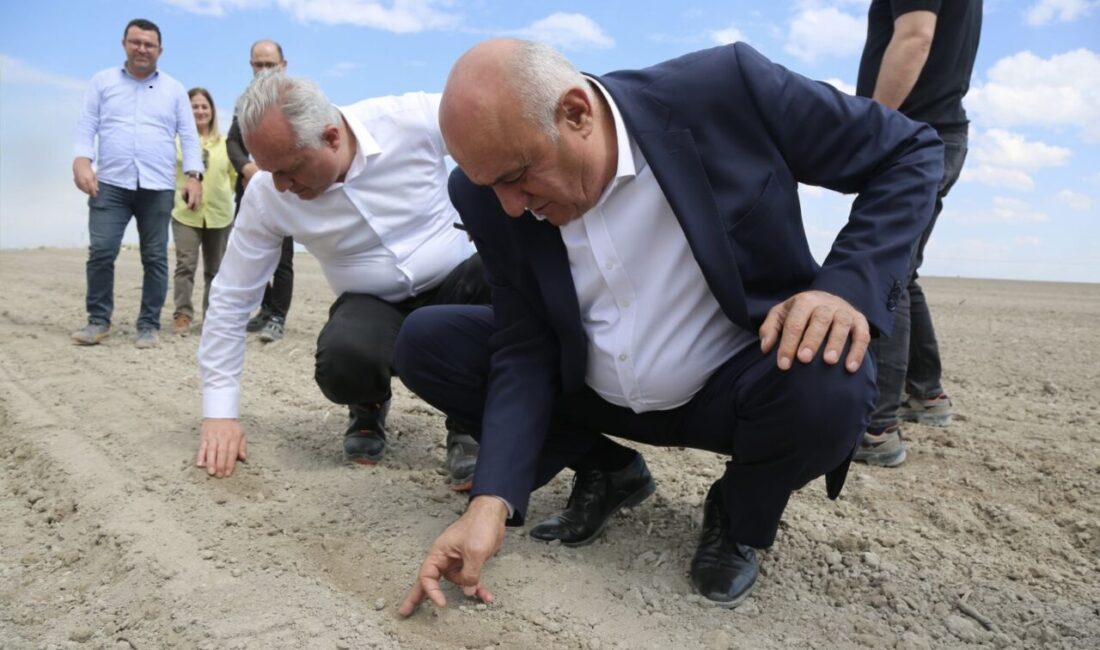 Erkoyuncu, pancar ekimine katıldı PANKOBİRLİK Başkanı Ramazan Erkoyuncu, Konya Ovası’nda su tasarrufunun önemine dikkat