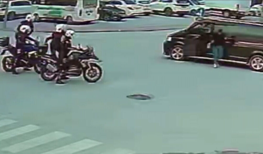 Konya’da trafikte boğazına yiyecek kaçan sürücü, yardım istediği yunus polislerinin