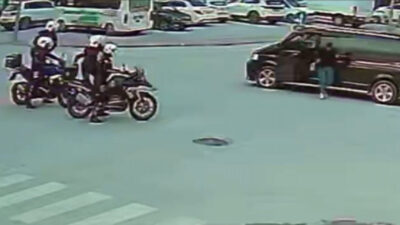Konya’da Polis Müdahalesi Hayat Kurtardı Konya’da trafikte boğazına yiyecek kaçan sürücü, yardım istediği yunus polislerinin