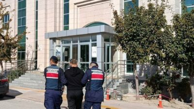 Konya’da Tarım İşçilerinin Silahlı Kavgasında Kan Aktı: 1 Ölü, 1 Yaralı Konya Çumra'da tarım işçileri arasında çıkan silahlı kavgada Afganistan uyruklu