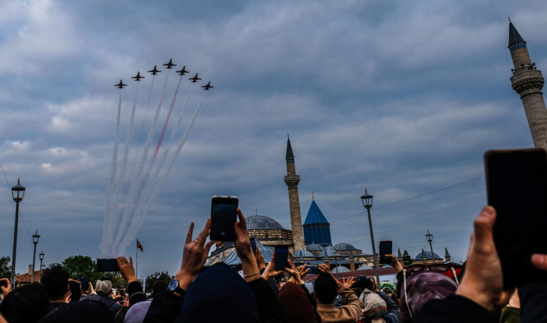Konya’da Teşrif-i Mevlana Coşkusu: Türk Yıldızları’ndan Nefes Kesen Gösteri Hazreti Mevlana ve ailesinin Konya’ya teşrif etmesinin 798. yıl dönümü,