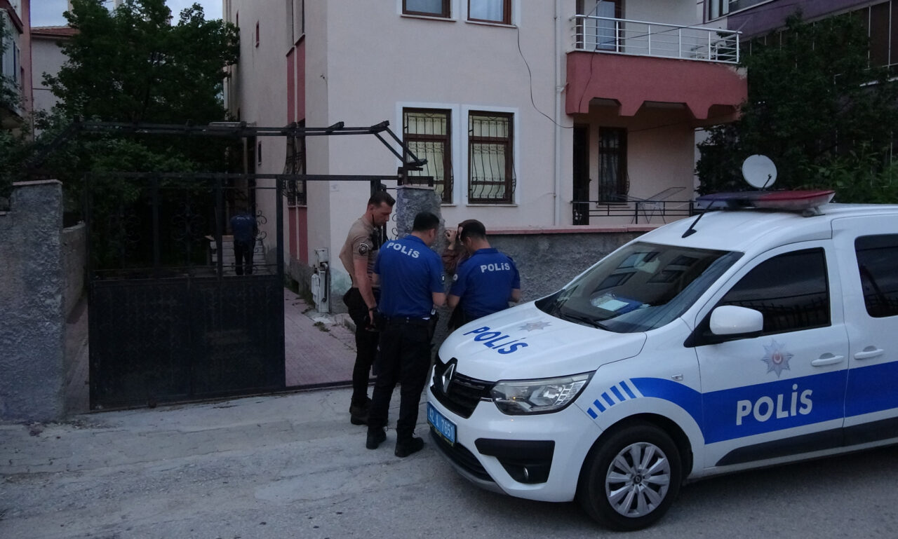 Konya'nın Selçuklu ilçesinde uzaklaştırma kararına rağmen eve gelen şahıs, tartıştığı