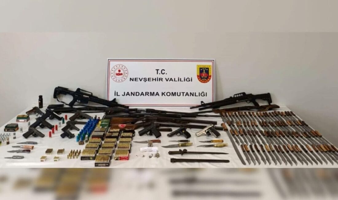 Jandarma Genel Komutanlığı’nın 27 ilde düzenlediği operasyonlarda silah kaçakçılarına darbe