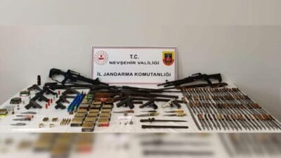 Jandarma Genel Komutanlığı’nın 27 ilde düzenlediği operasyonlarda silah kaçakçılarına darbe