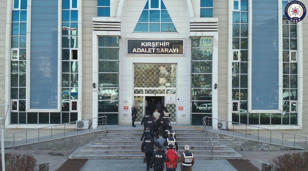 Kırşehir merkezli 9 ilde, vatandaşları telefonla arayıp kendilerini polis olarak