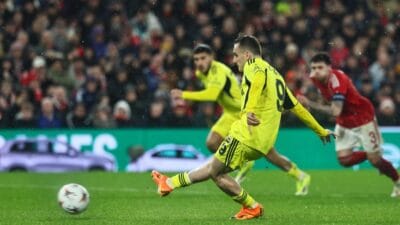 Fenerbahçe, UEFA Avrupa Ligi play-off rövanşında Nottingham Forest’ı deplasmanda 2-1