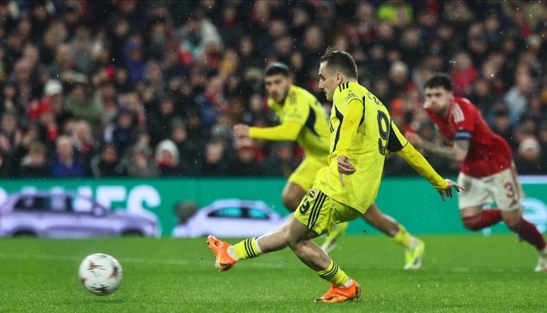 Fenerbahçe, UEFA Avrupa Ligi play-off rövanşında Nottingham Forest’ı deplasmanda 2-1