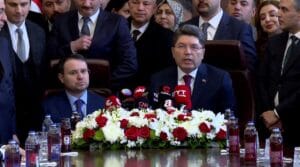Cumhurbaşkanı Erdoğan’ın imzasıyla Adalet Bakanlığı görevine atanan Akın Gürlek, düzenlenen