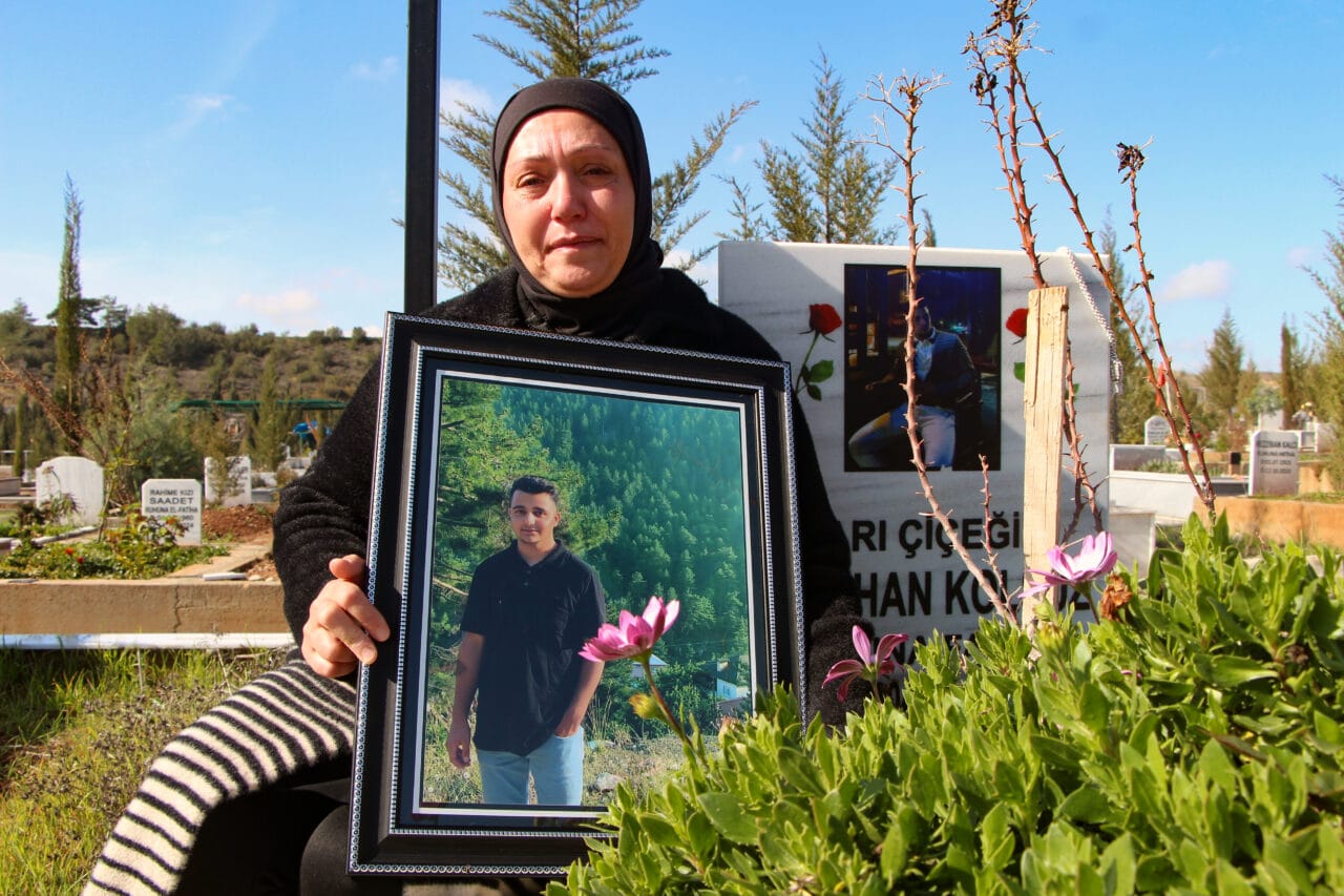 Adana’da Batuhan Kolsuz’un öldüğü bıçaklı kavga davasında tahliyeler tepki çekti.