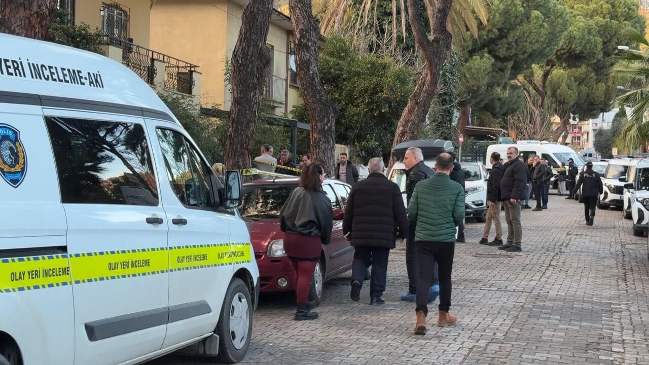 Aydın’ın Efeler ilçesinde yaşayan 79 yaşındaki Turgut ve Nuran Çakaloğlu