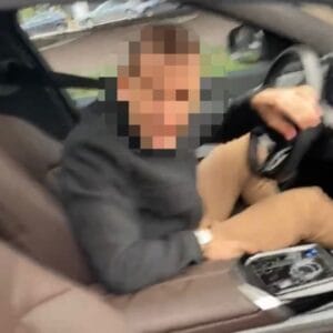 Kocaeli İzmit’te eşini ve yenidoğan bebeğini hastaneden alan sürücü, trafikte