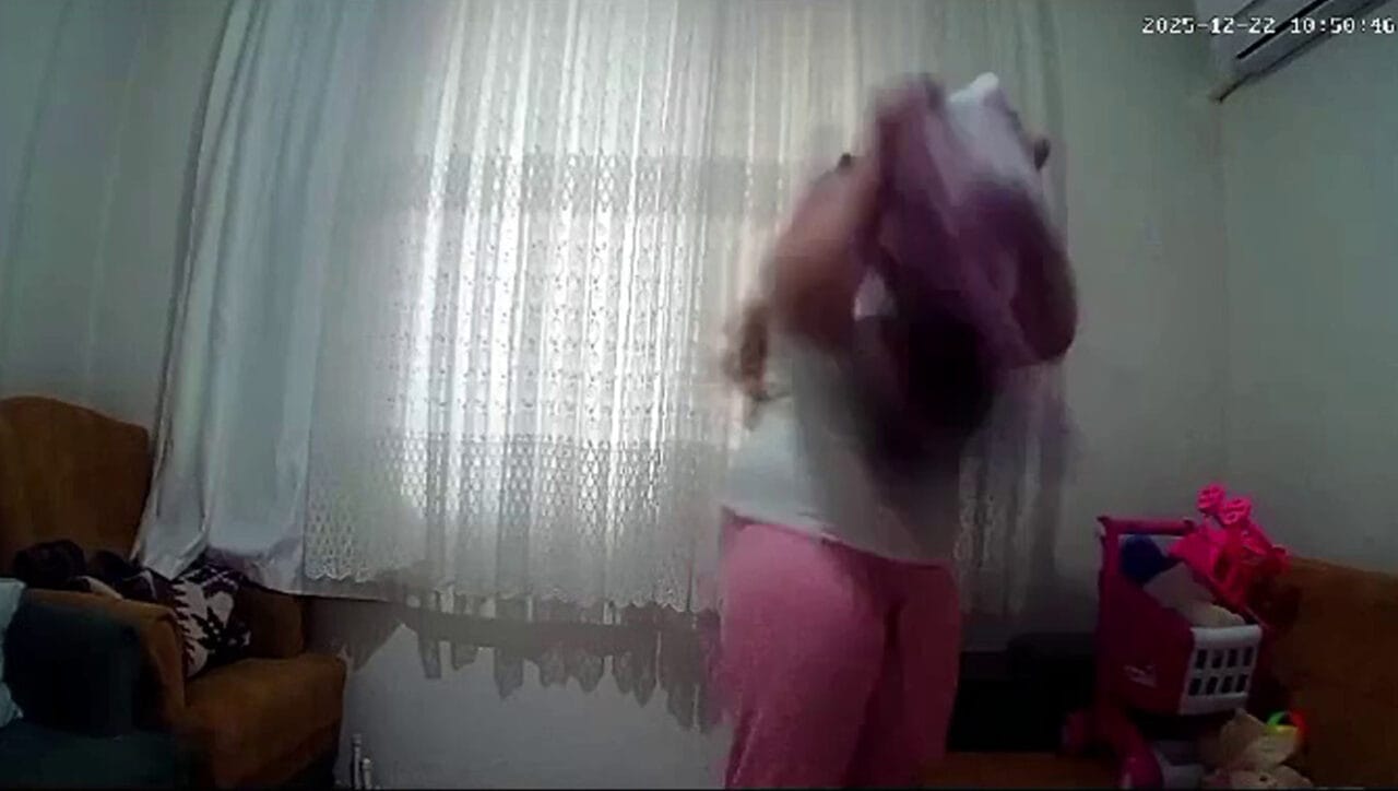 Antalya’da 1 yaşındaki kızına şiddet uyguladığı iddiasıyla tutuklanan anne, ilk