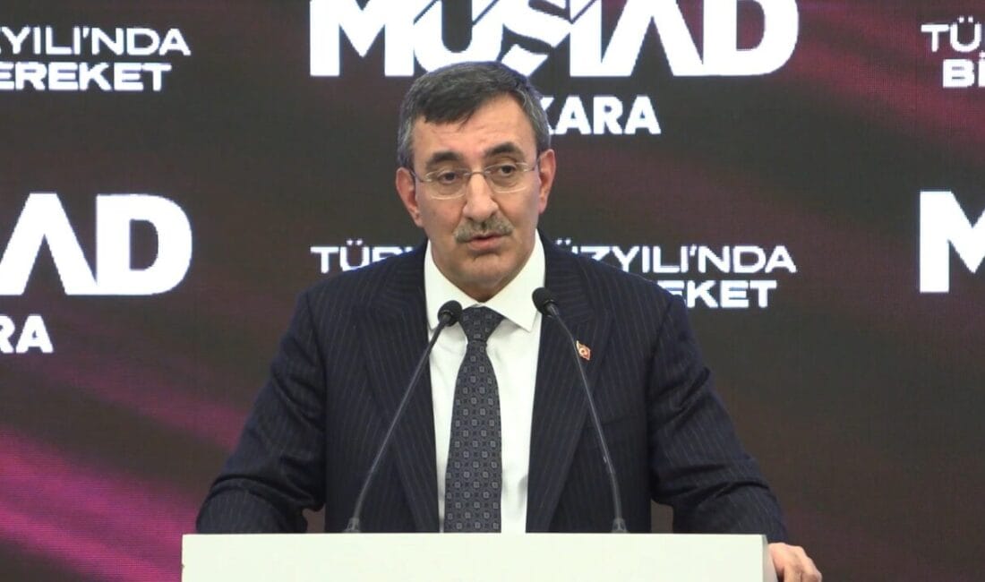 Cevdet Yılmaz: Makroekonomik temellerimiz sağlam Cumhurbaşkanı Yardımcısı Cevdet Yılmaz, Türkiye ekonomisinin güçlü temellere sahip olduğunu