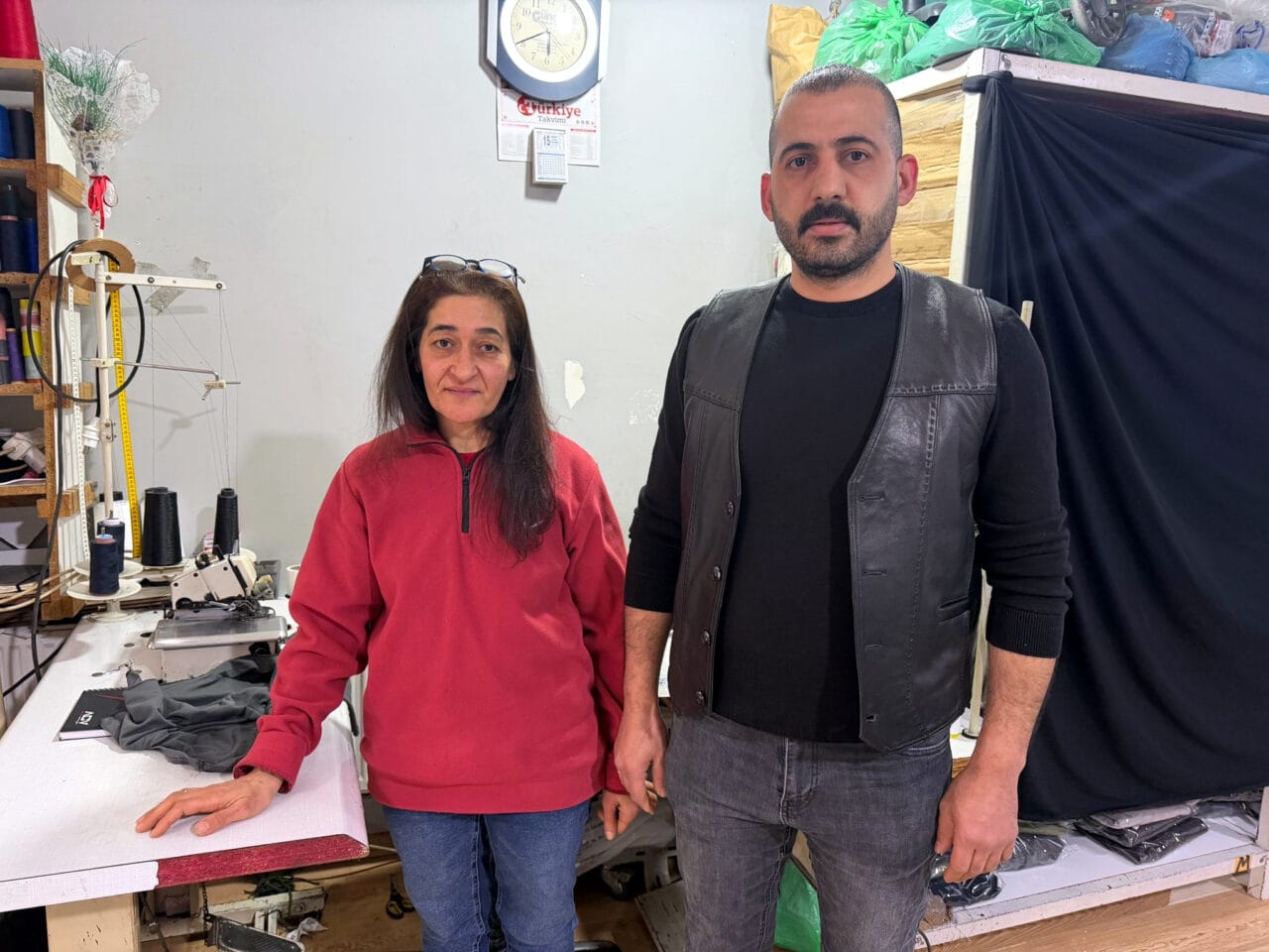 Tekirdağ’ın Çorlu ilçesinde bir terzi dükkânına girerek para isteyen iki