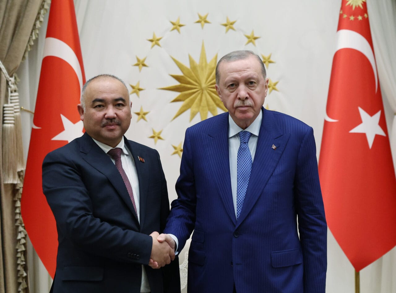 Cumhurbaşkanı Recep Tayyip Erdoğan, resmi ziyarette bulunan Kırgızistan Jokorku Keneşi