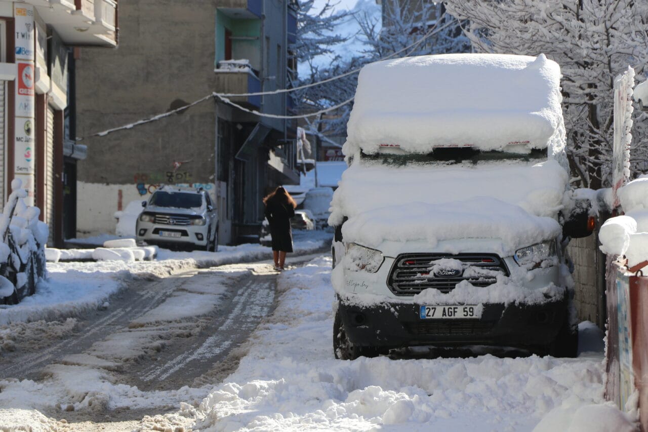 Van, Ardahan, Ordu ve Sivas’ta etkili olan yoğun kar yağışı