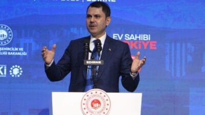 Çevre, Şehircilik ve İklim Değişikliği Bakanı Murat Kurum, İstanbul’da başvuran