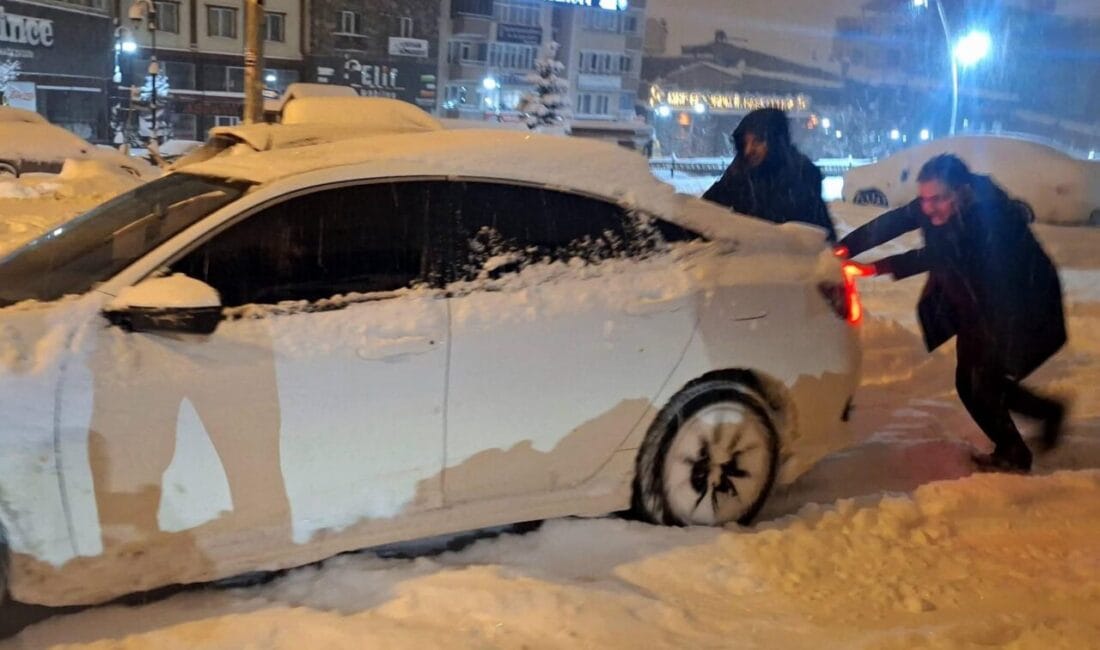 Erzurum’da kar yağışı etkili oldu; vatandaşlar zor anlar yaşadı Erzurum’da gece başlayan yoğun kar yağışı hayatı olumsuz etkiledi, kar