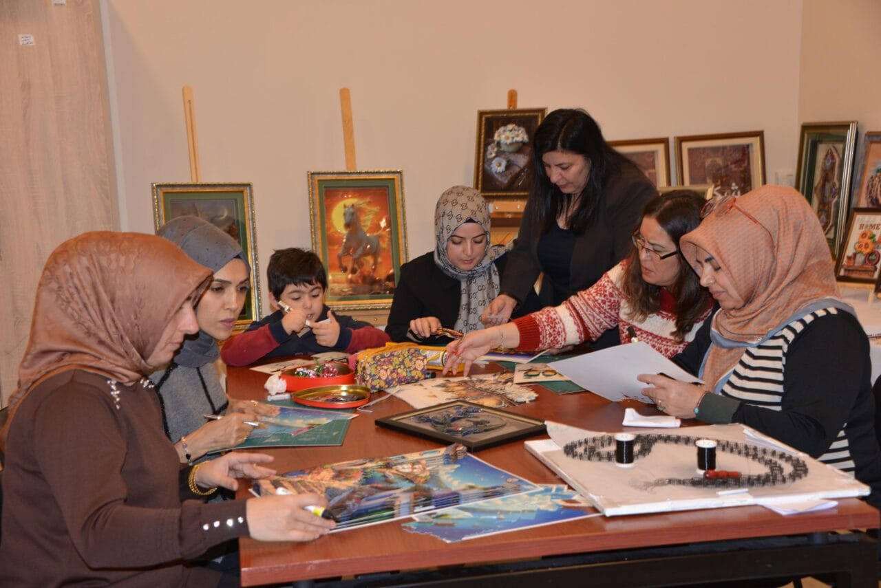 Erzurum’da el sanatları eğitmeni Elif Küçükkaya ve 20 kadının kurduğu