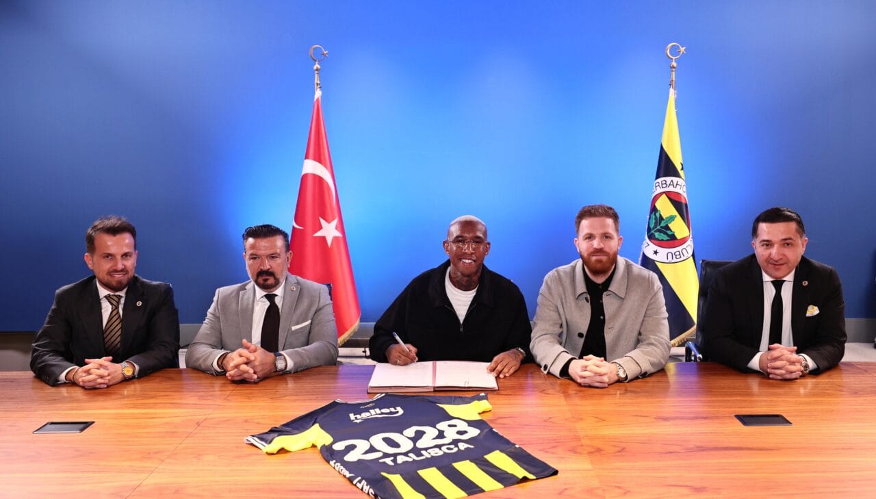 Fenerbahçe, Anderson Talisca'nın sözleşmesini iki yıl uzatarak 2027-28 sezonuna kadar