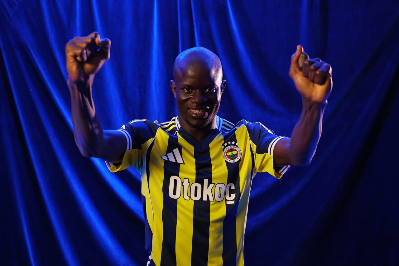 Fenerbahçe, dünya futbolunun yıldız isimlerinden N’Golo Kanté’yi 2,5 yıllığına kadrosuna