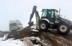 Iğdır’da etkili olan yoğun kar yağışı hayatı olumsuz etkiledi. 57