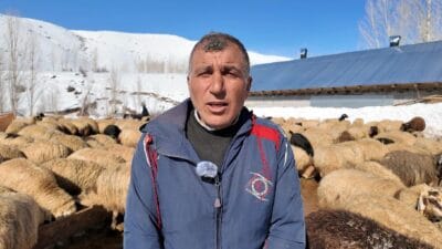 Van’ın Erciş ilçesinde yaşayan Feyat Polat, 17 yıl çalıştığı İstanbul’dan