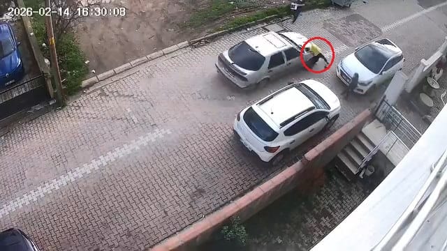 Kocaeli Darıca’da yolun karşısına geçmek isteyen 9 yaşındaki down sendromlu