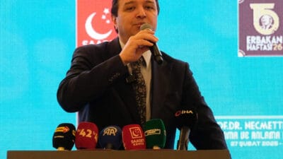 Saadet Partisi Genel Başkanı Mahmut Arıkan, Konya’daki programda 28 Şubat