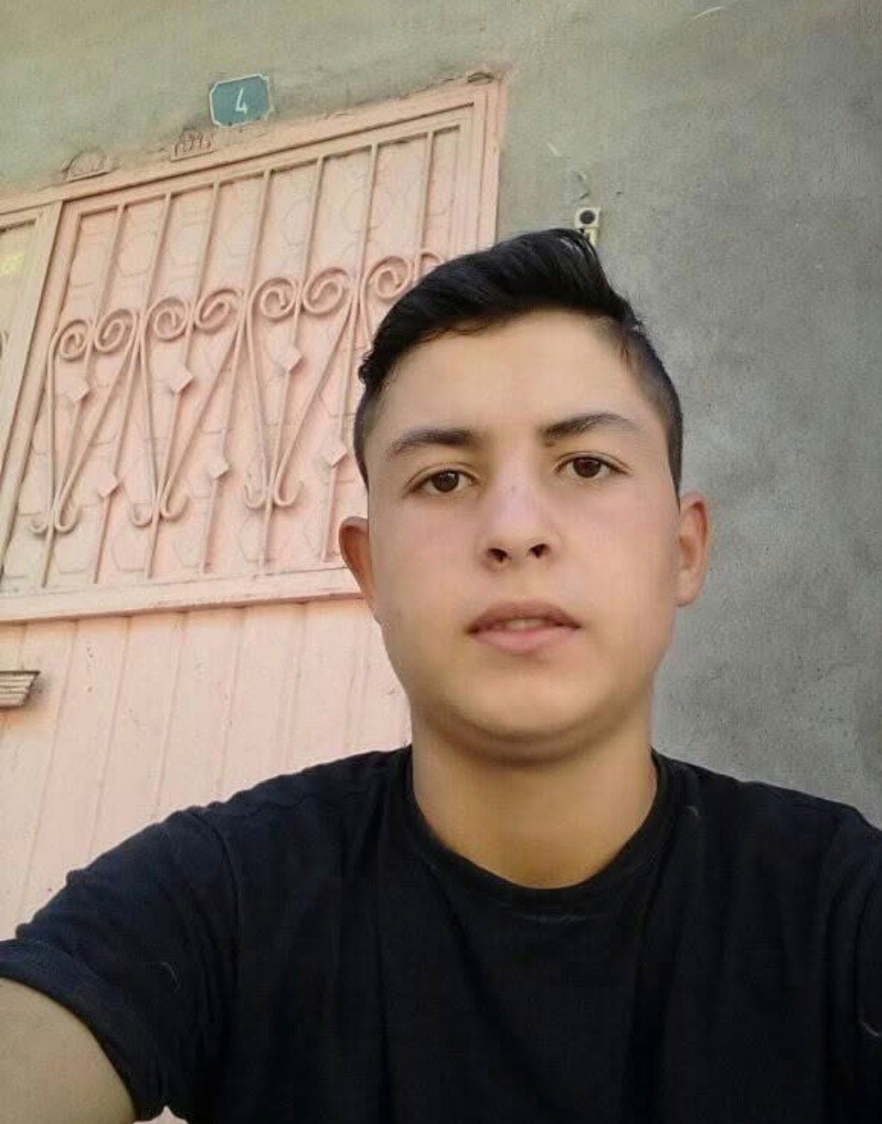 Mersin’in Tarsus ilçesinde ampul değiştirdiği sırada elektrik akımına kapılan 22