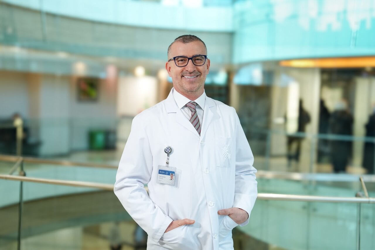 Uzmanlar, robotik cerrahinin fıtık ameliyatlarında anatomik hassasiyet sağladığını ve tekrarlama