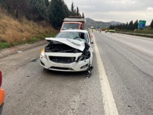 Osmaniye Düziçi’nde TAG Otoyolu’nda temizlik yapan işçilere otomobil çarptı. Hüseyin