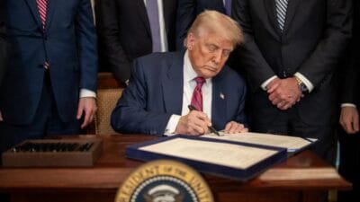ABD Başkanı Donald Trump, tüm ülkelere yönelik yüzde 10 küresel