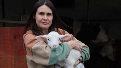 Aydın’da acil yoğun bakım hemşiresi olarak görev yapan Rümeysa Taşova,