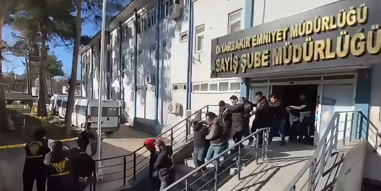 Diyarbakır merkezli 14 ilde düzenlenen “Son İstasyon” operasyonunda, sahte araç