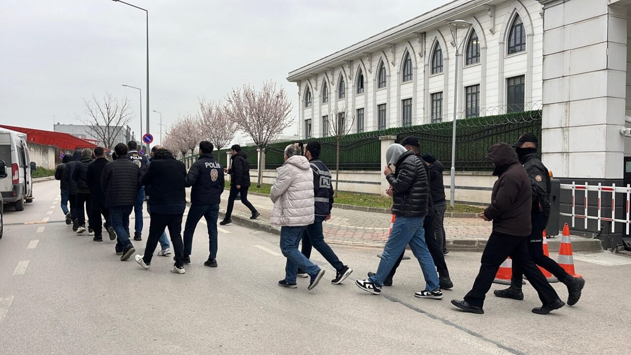 Kocaeli merkezli 7 ilde sahte ilanlar üzerinden dolandırıcılık yapan suç