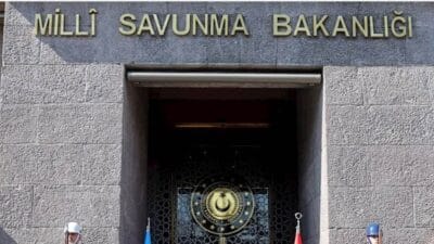 Katar’da askeri helikopterin denize düşmesi sonucu 1 Türk askeri ve
