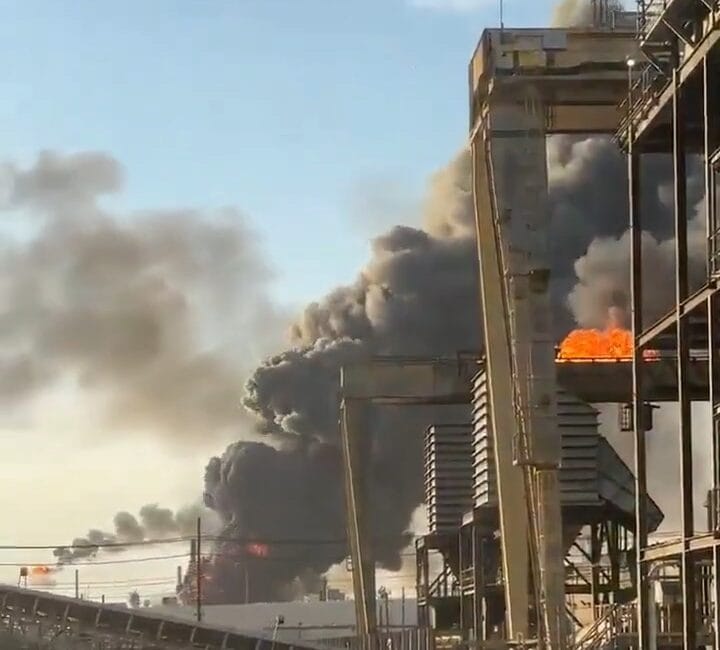 ABD Texas’ta rafineride patlama: Bölge alarma geçti ABD’nin Texas eyaletindeki Port Arthur kentinde bir petrol rafinerisinde patlama
