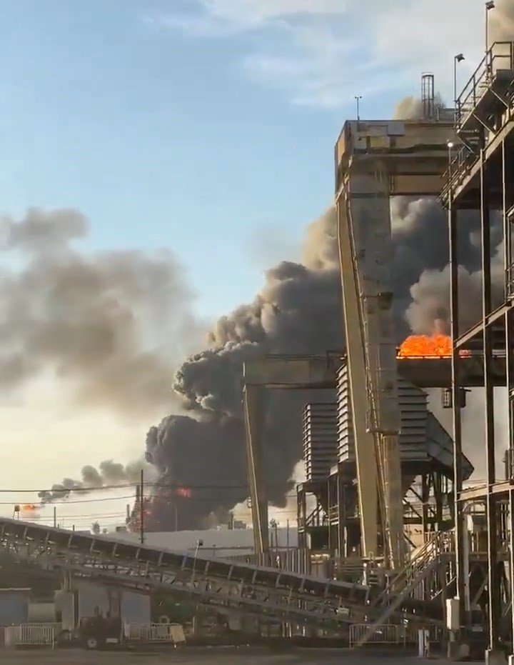 ABD’nin Texas eyaletindeki Port Arthur kentinde bir petrol rafinerisinde patlama