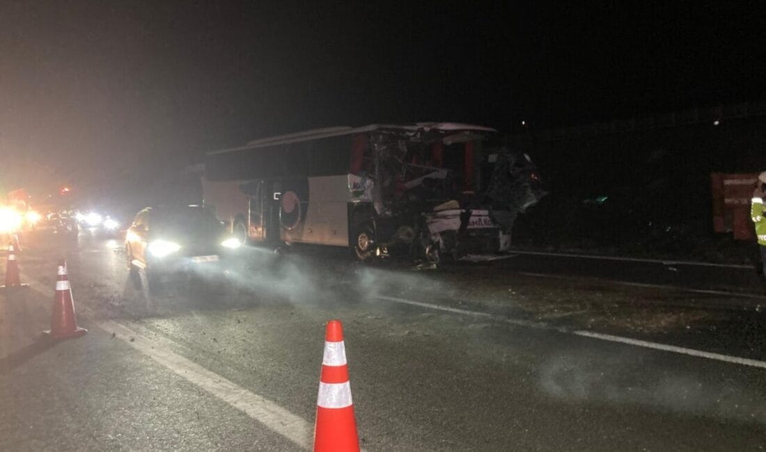 Ankara Kahramankazan’da yolcu otobüsünün TIR’a arkadan çarpması sonucu 1 kişi